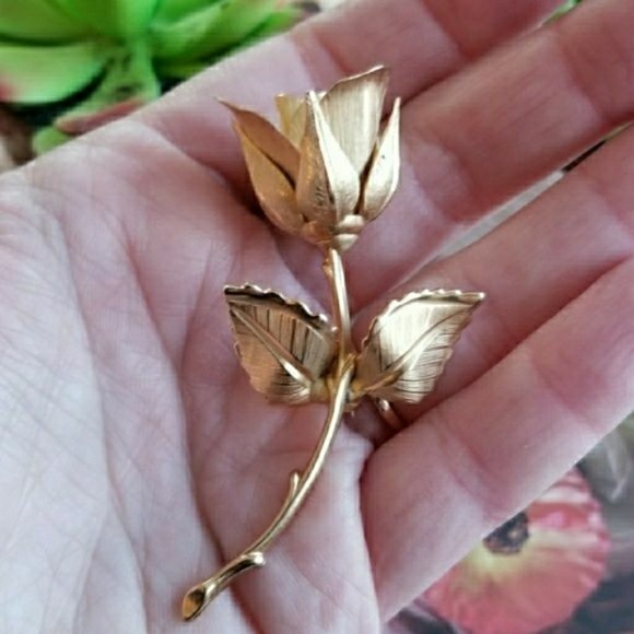 Relisted- vintage Giovanni rose brooch gold tone signed - Picture 3 of 5